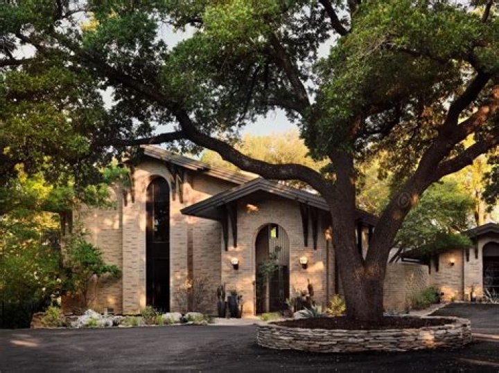 A Guide To Unveiling The True Value Of Fixer Upper Lakehouses